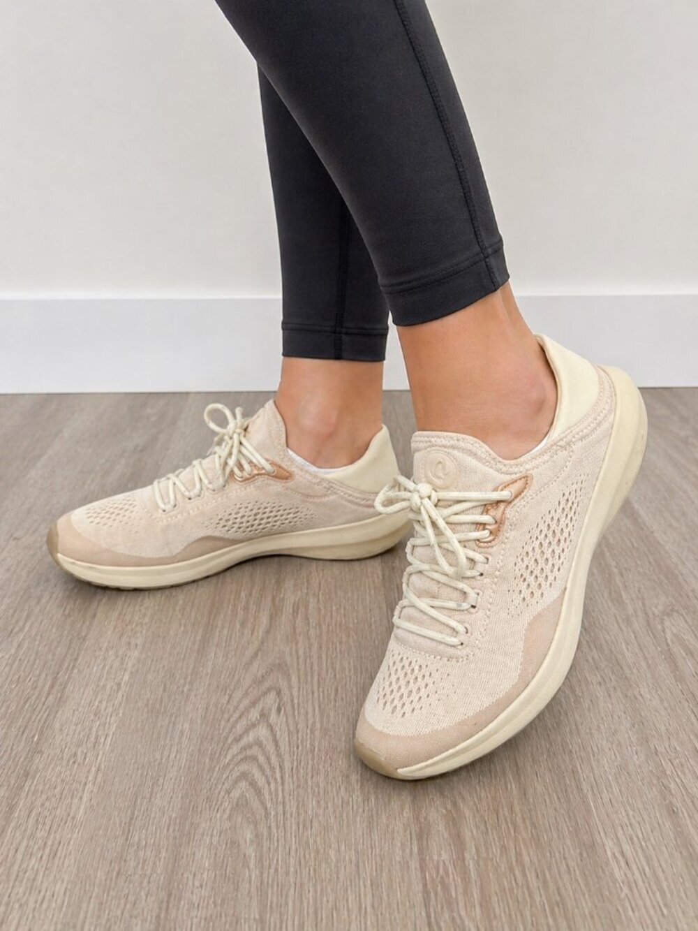 OluKai Kahōlo Sneakers Women’s 8 Pearl Blush Cream Lightweight Trainer Casual